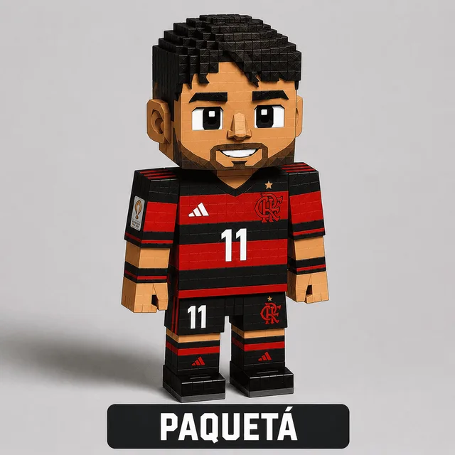 Boneco de papercraft do jogador Paquetá
