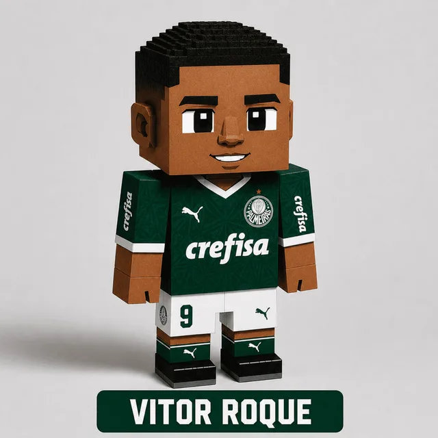 Boneco de papercraft do jogador Vitor Roque